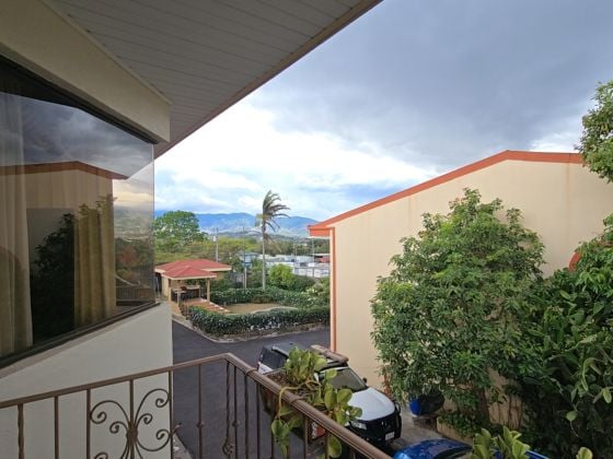 CONDOMINIUM HOUSE NEAR THE AIRPORT WITH MAXIMUM PRIVACY AND EXTRA SPACE