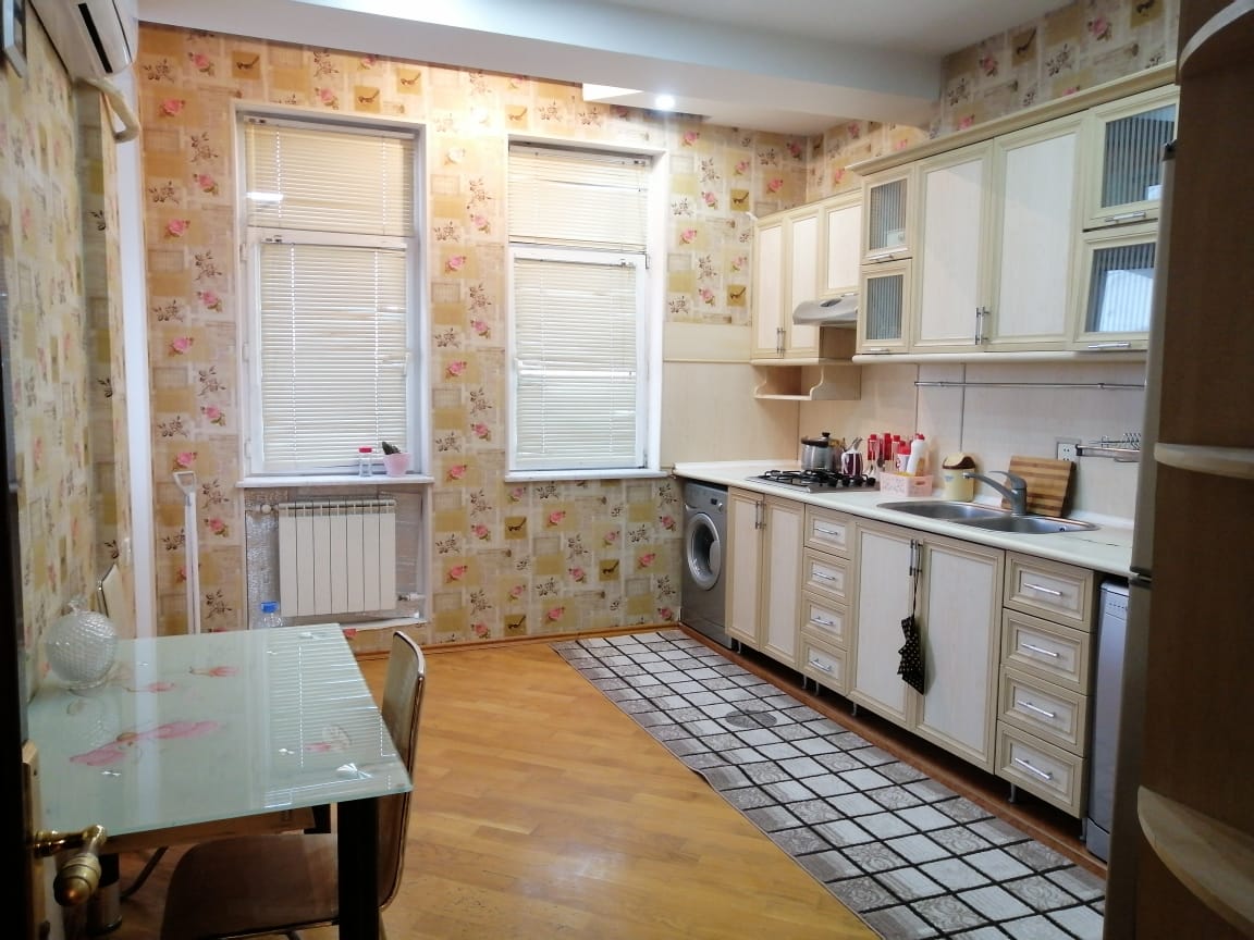 Big 4-room apt close to 20 Yanvar metro