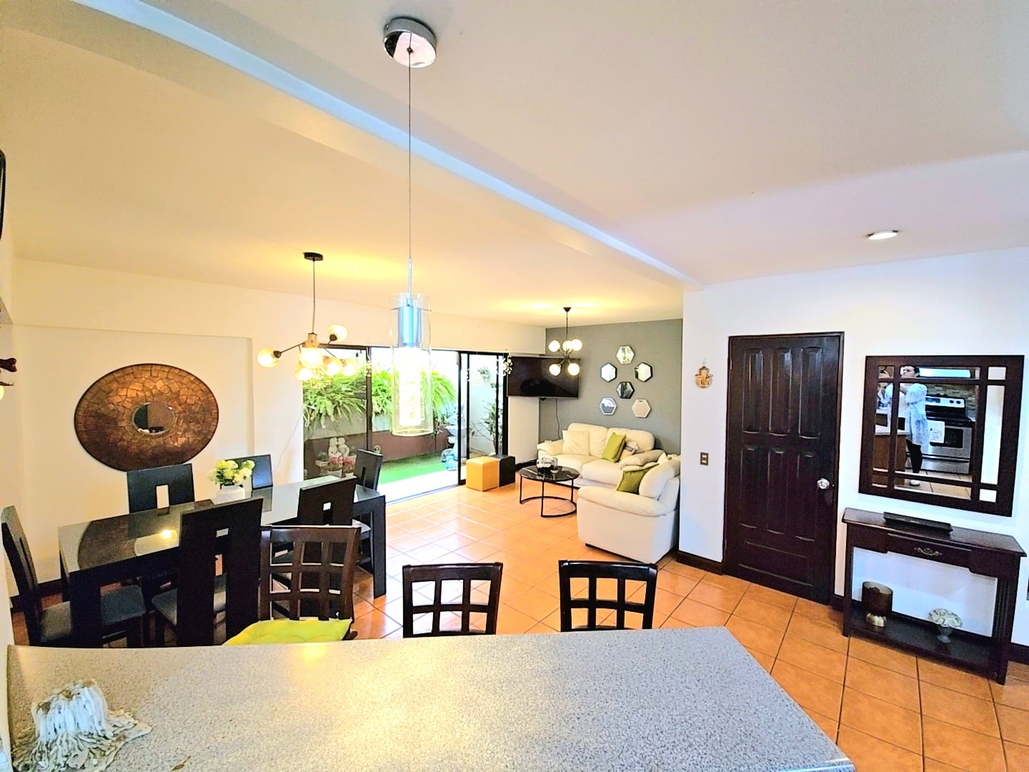 MODERN COLONIAL HOUSE WITH INDEPENDENT OFFICE