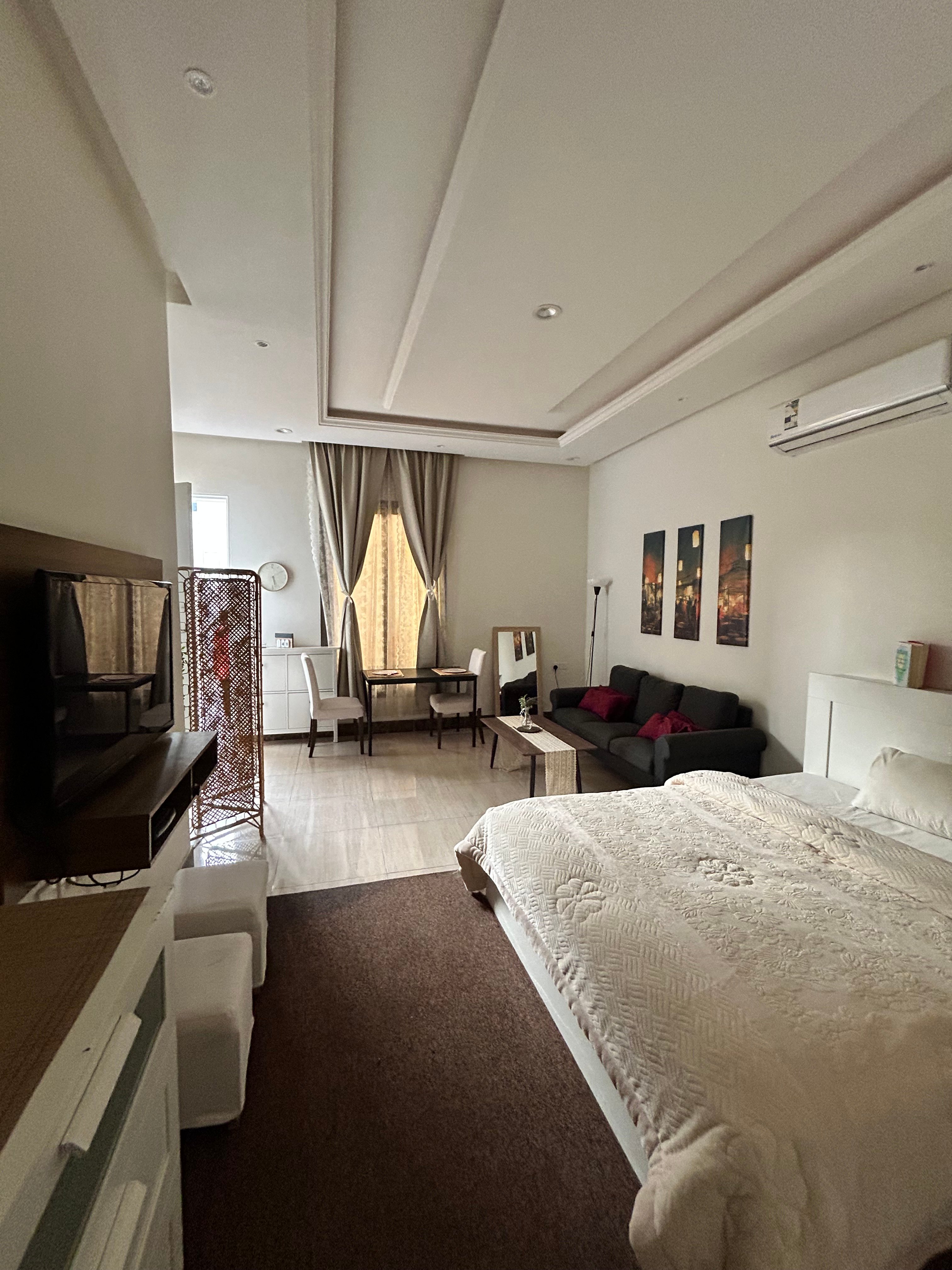 Nada's Home | Private Studio with Ground Floor Entrance & Dedicated Parking