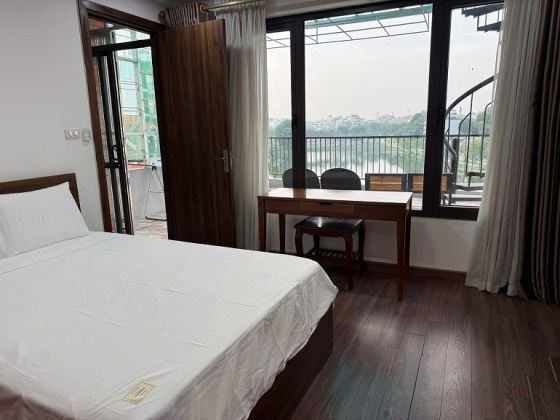 Lake view studio apartment with balcony in Vu Mien street, Tay Ho district ...