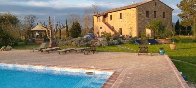 1876 Tuscan 7 ensuite large bedroom accommodation fully renovated with pool