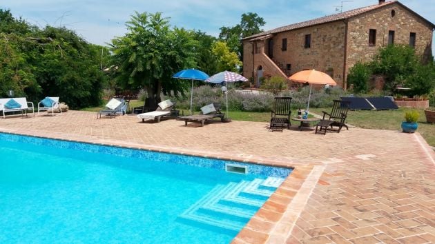 1876 Tuscan 7 ensuite large bedroom accommodation fully renovated with pool