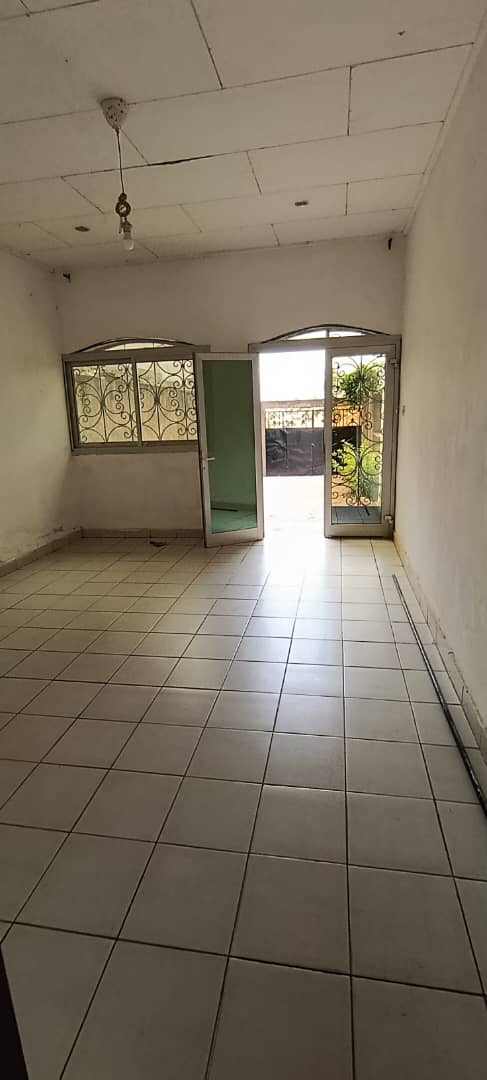 Grande Villa Bon Standing de 4Cham à louer à Nkoabang