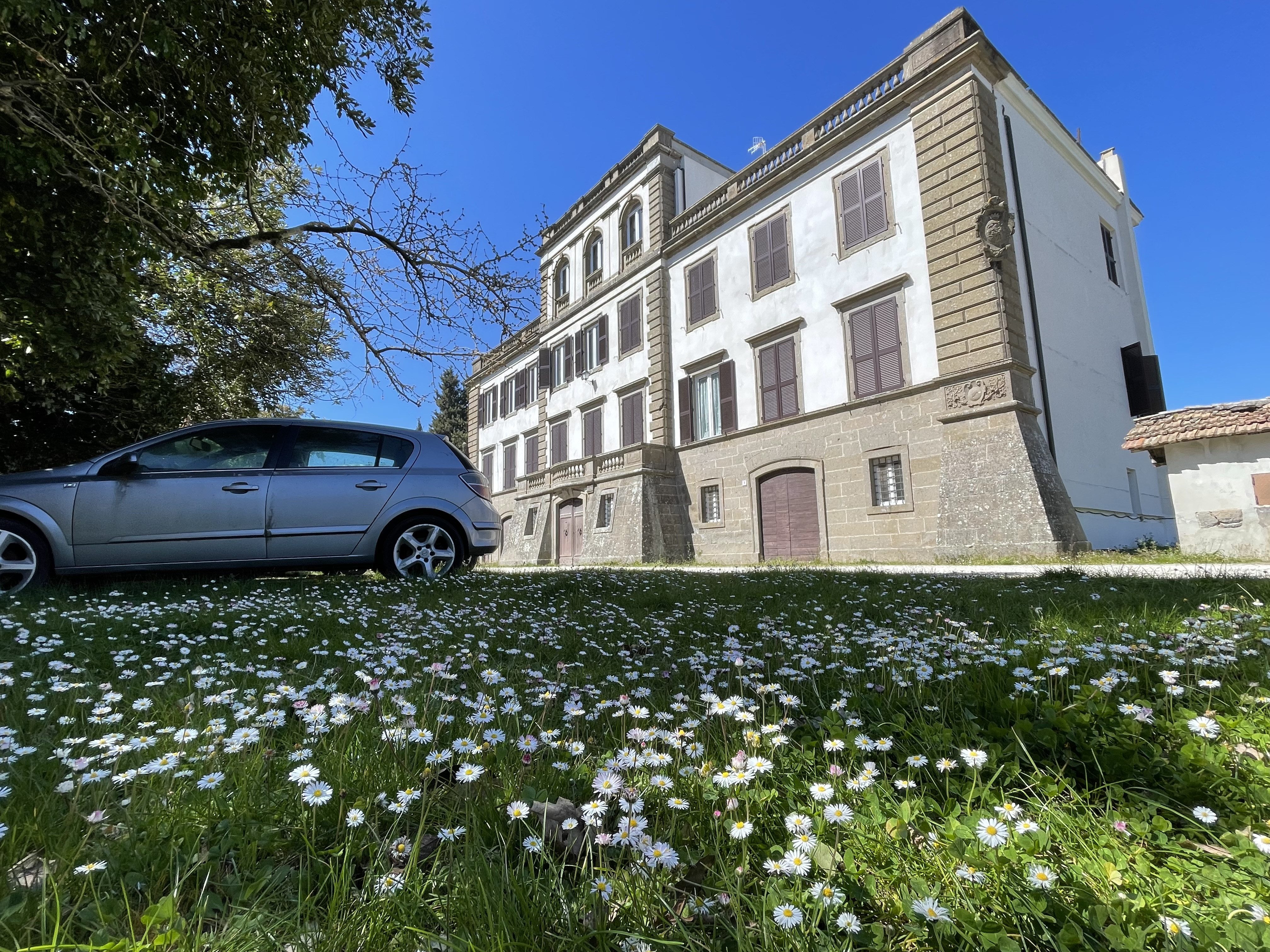 Looking to RELOCATE, WORK REMOTELY or a PLACE in ITALY this SUMMER? 2 Rooms Available in Private Palazzo! 