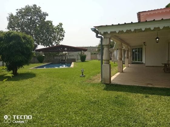 À LOUER, Villa avec piscine 