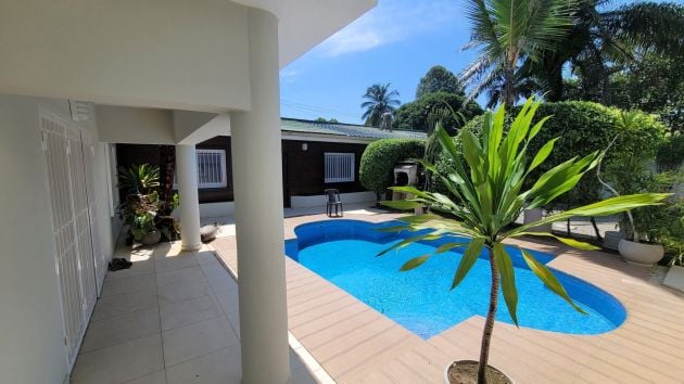 À LOUER villa avec piscine. Sablière 