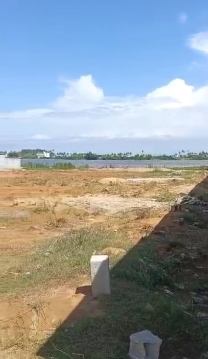 Bassam Terrain 3000 M2 en bordure d'eau