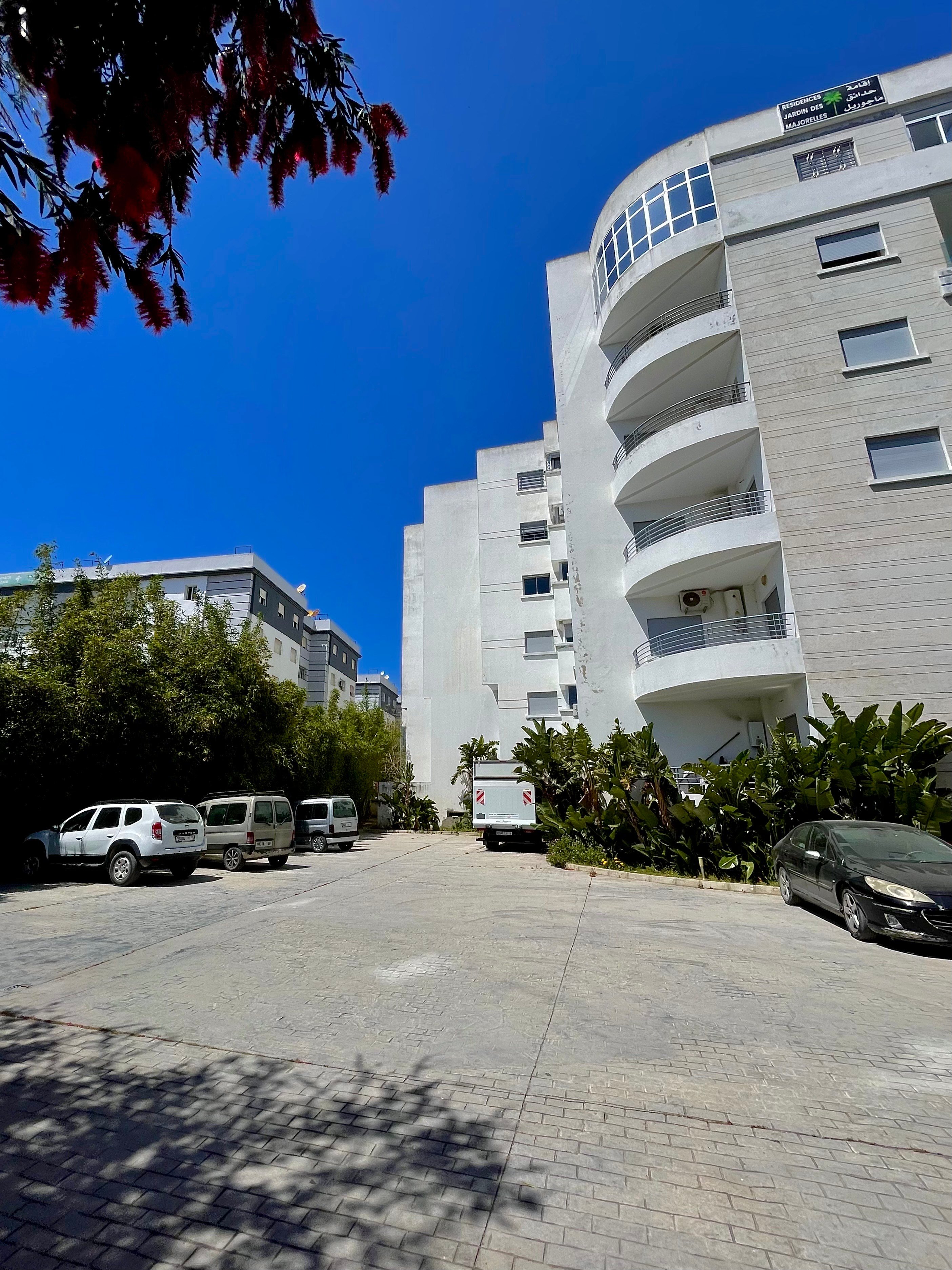 Joli appartement meublé dans résidence avec jardin et parking