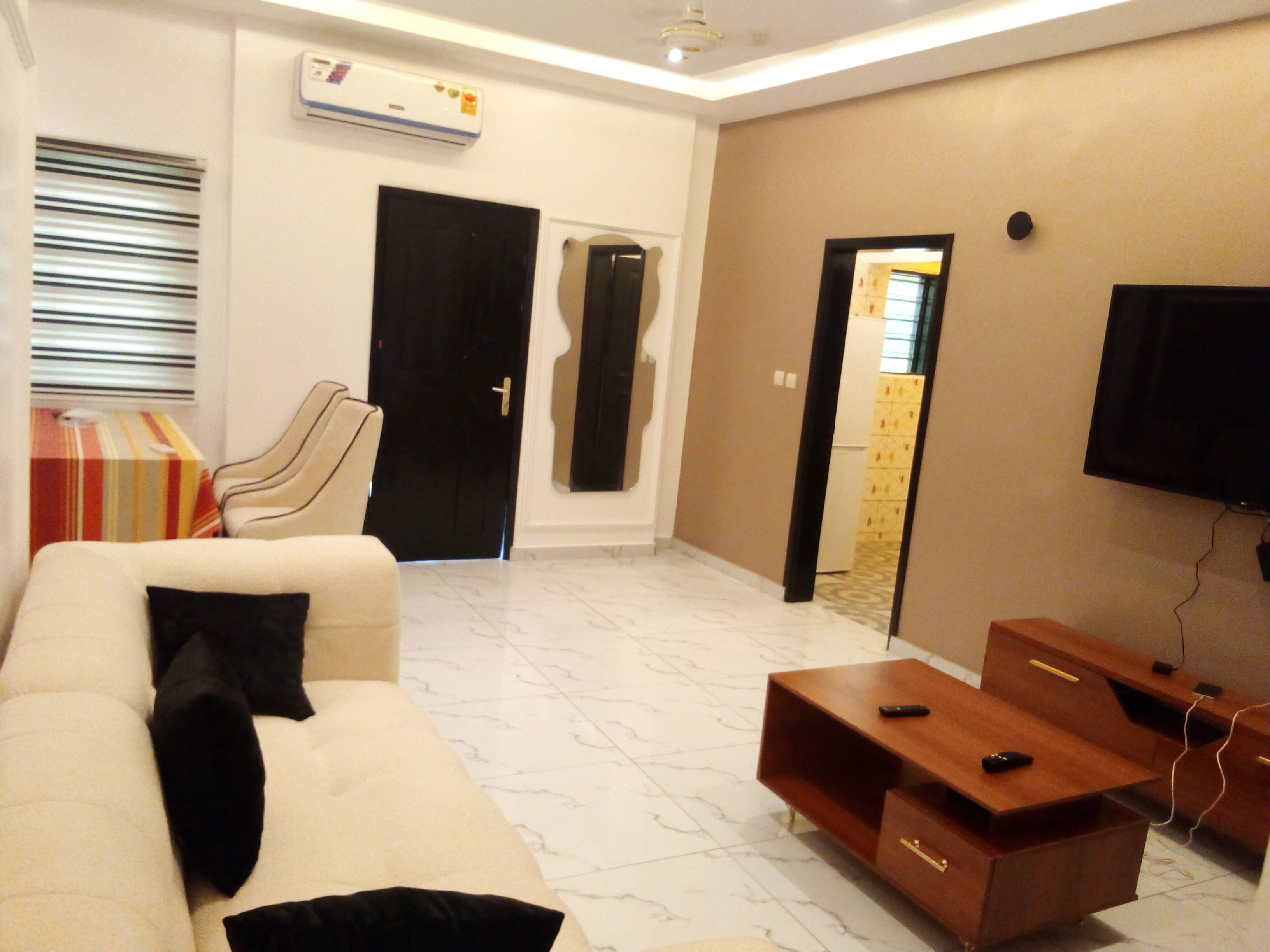 A LOUER, appartement meublé 3 pièces, Fidjrossè plage - Cotonou