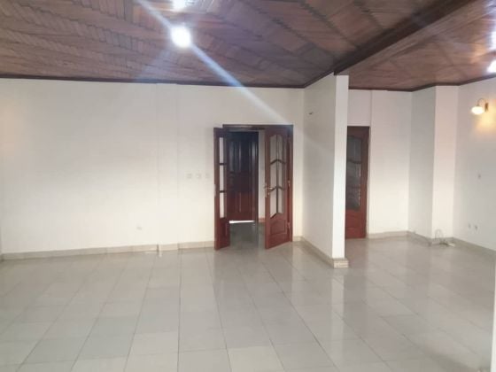 BEL APPARTEMENT DE TROIS CHAMBRES À LOUER À BALI