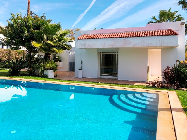 Très belle villa avec piscine à louer à Souissi Rabat