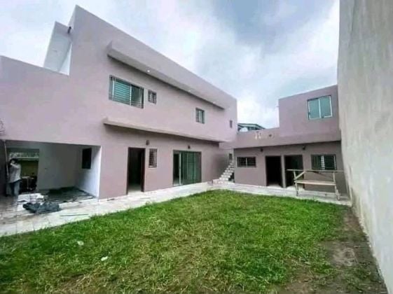Location d'une coquette villa de 6 pièces à la Riviera 4