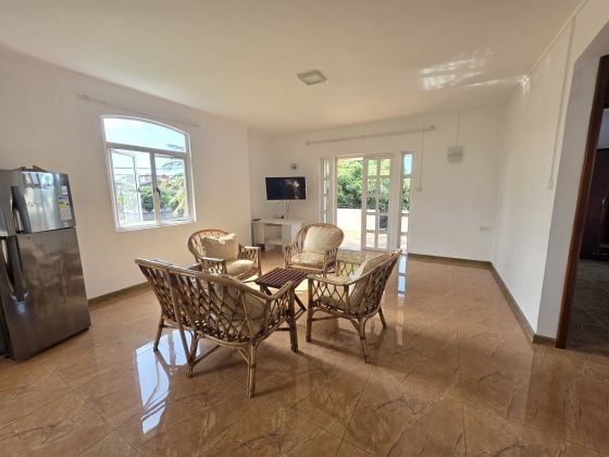 APPARTEMENT À ÉTAGE À LOUER