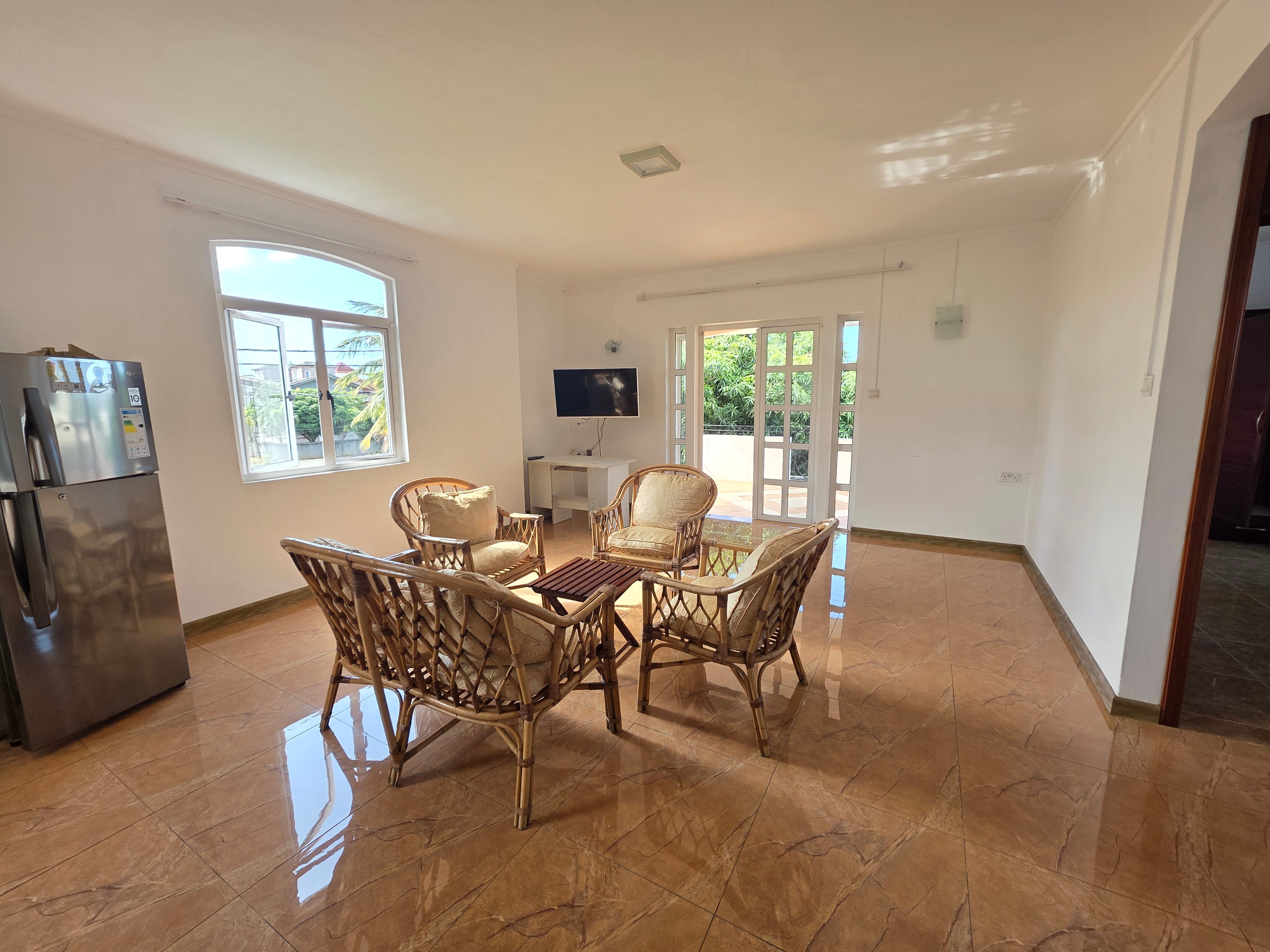 APPARTEMENT À ÉTAGE À LOUER