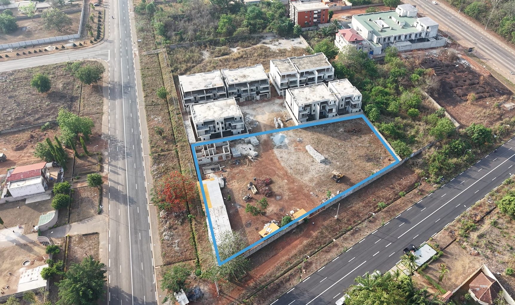Yamoussoukro, quartier Millionnaire vente terrain 4400m2 (ACD)