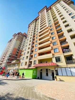 1 BDR apt at the metro Gara Garayev