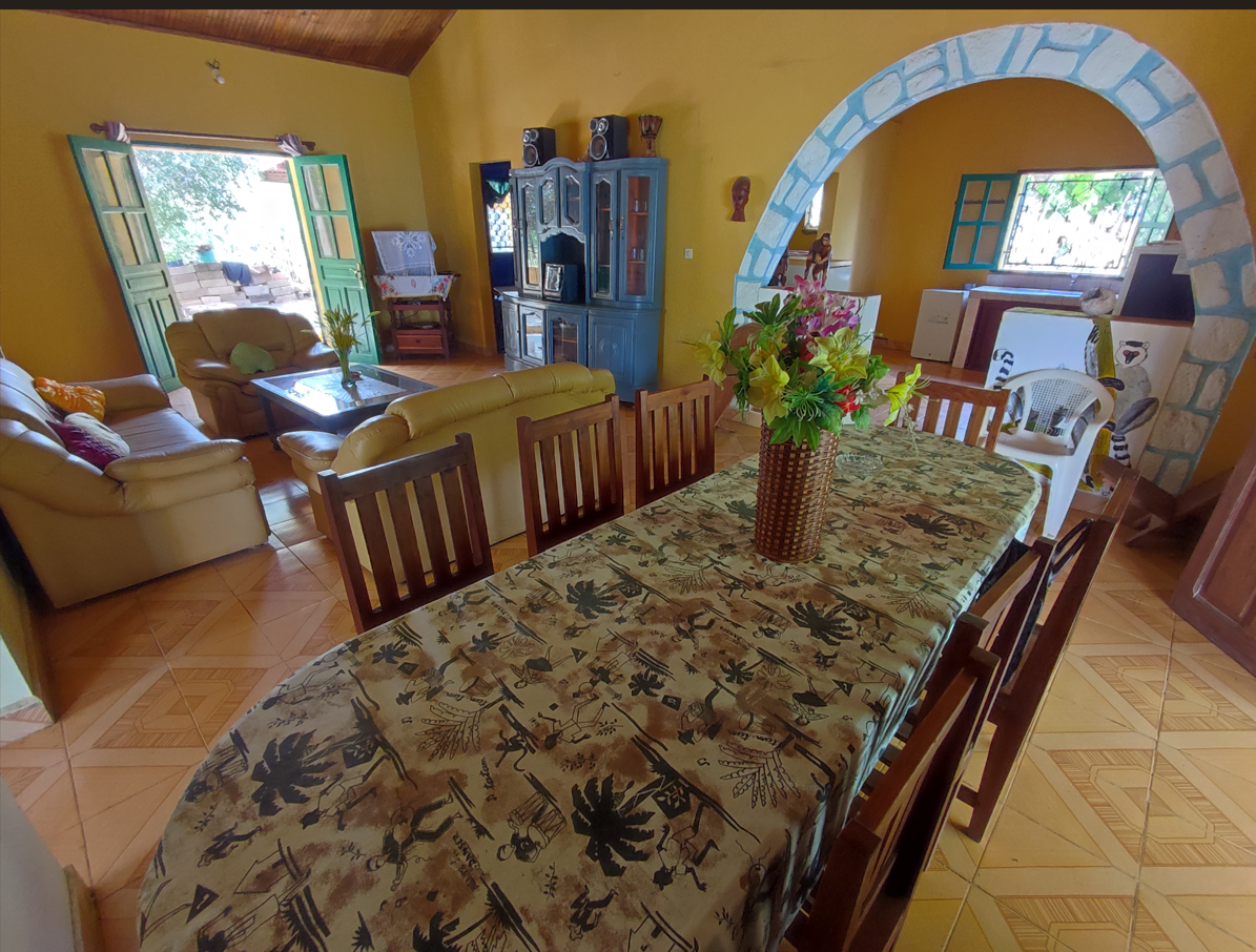 À LOUER – Villa F4 meublée en bord de mer à Madiorano Plage (Toliara II) Madagascar
