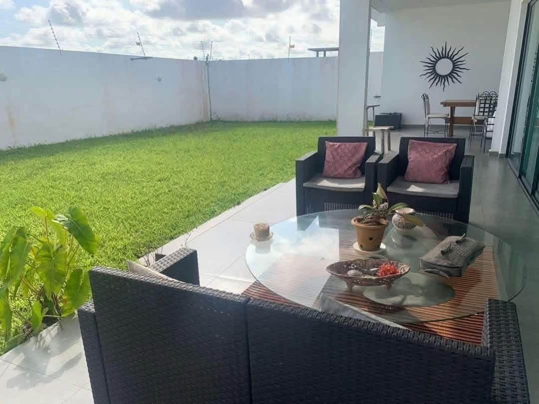 VILLA EN VENTE À GRAND BASSAM CITÉ ROSIER 