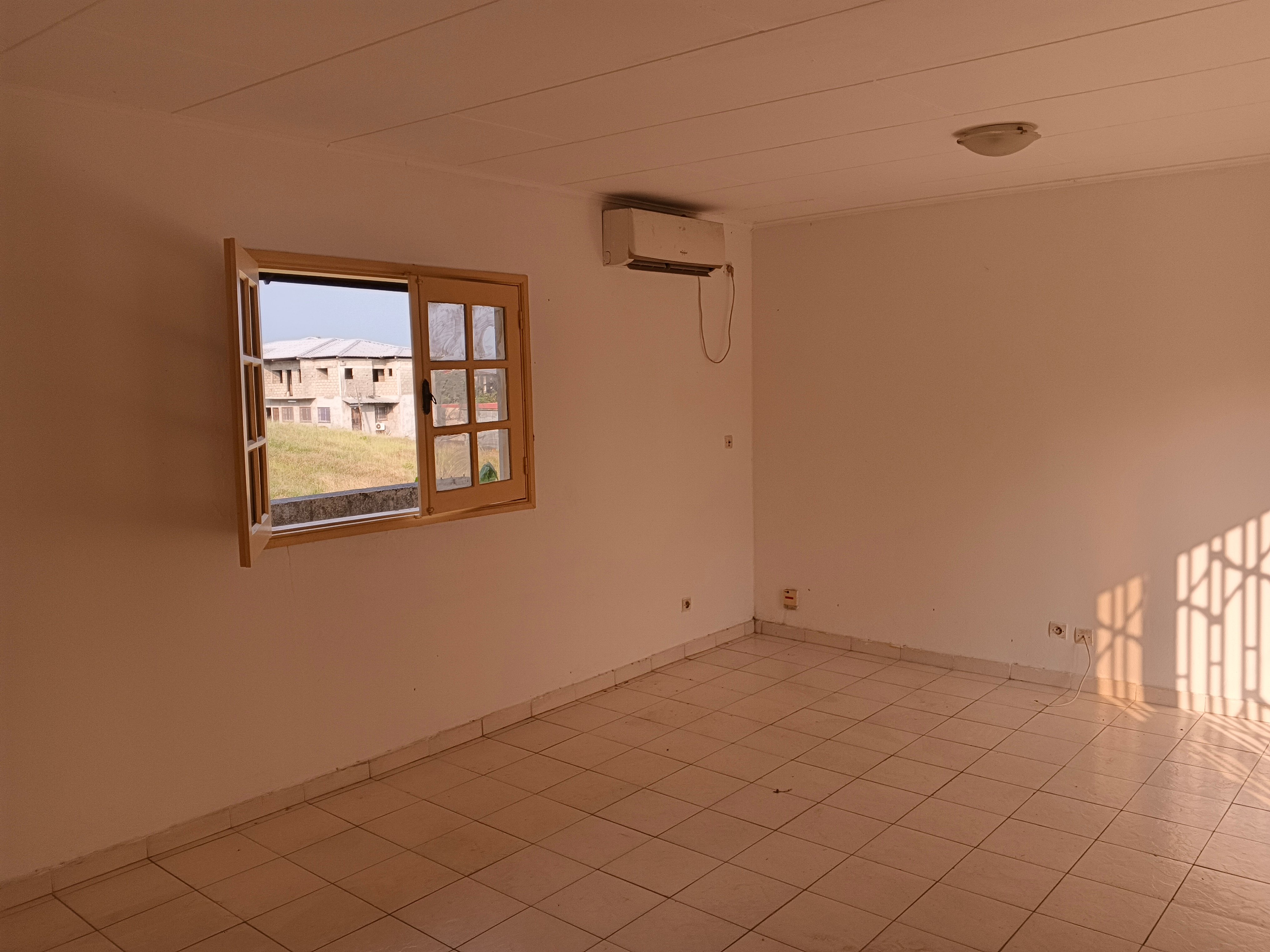 Superbe Minnie villa R-1 à OKALA MIKOLONGO 