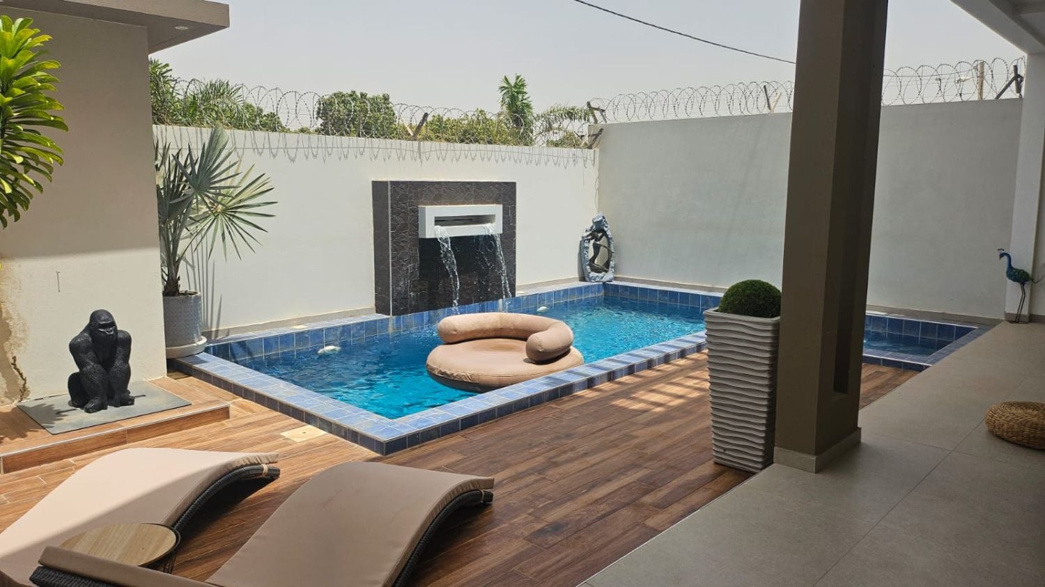 LOCATION A L ANNEE VILLA LUXUEUSE TRES RECENTE 2026