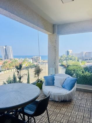 Vue imprenable sur la mer dans la résidence sécurisée ...