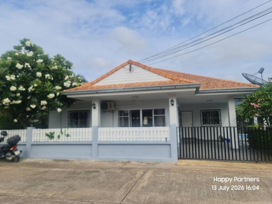 Single house for rent in Soi LabLae, with pool