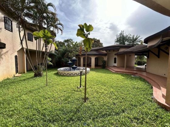 À louer Riviera golf sur 3067 M2 villa 8 pièces + piscine 