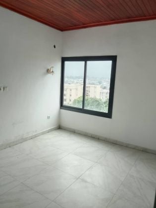 BEL APPARTEMENT DE DEUX CHAMBRES À LOUER À NDOGBONG 