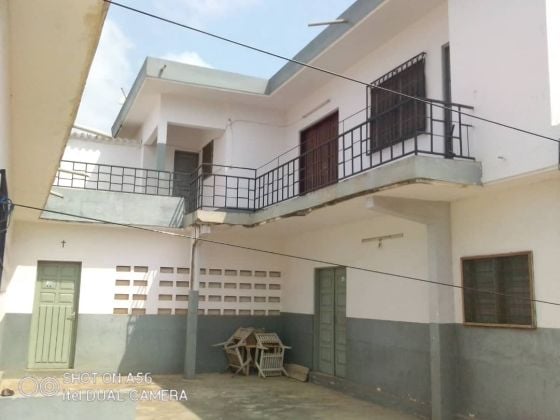 Immeuble avec titre foncier à vendre à ...