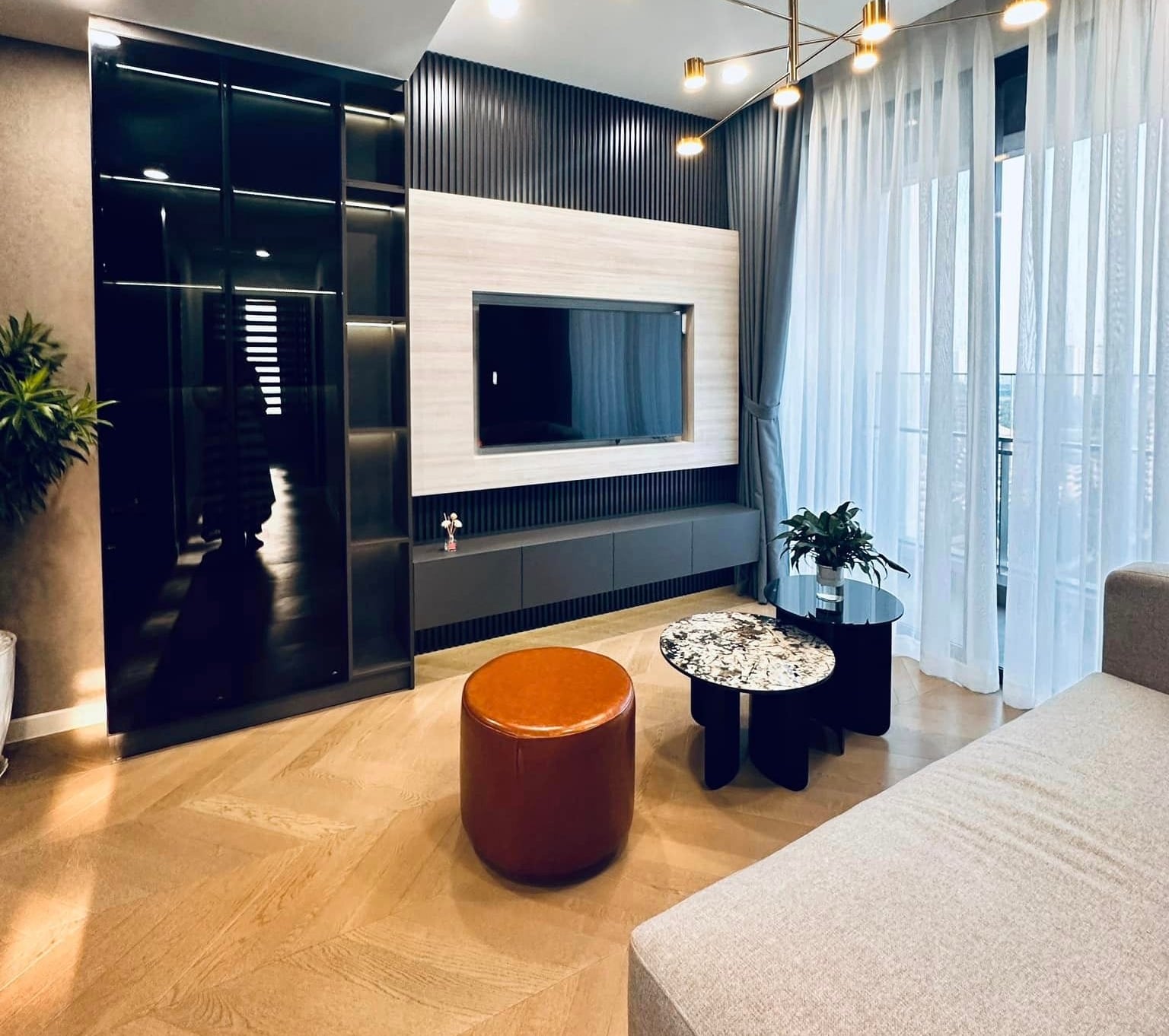 Se alquila: Apartamento de 2 dormitorios en Lumiere Riverside Thao Dien, totalmente amueblado con vistas al río.