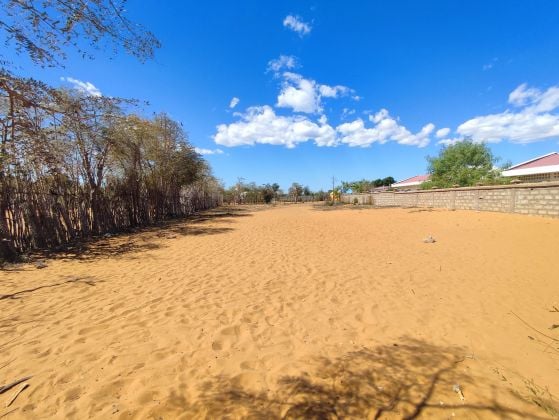 Ref.: VT22012 Flat plot of land measuring 1,118 m² at the entrance ...