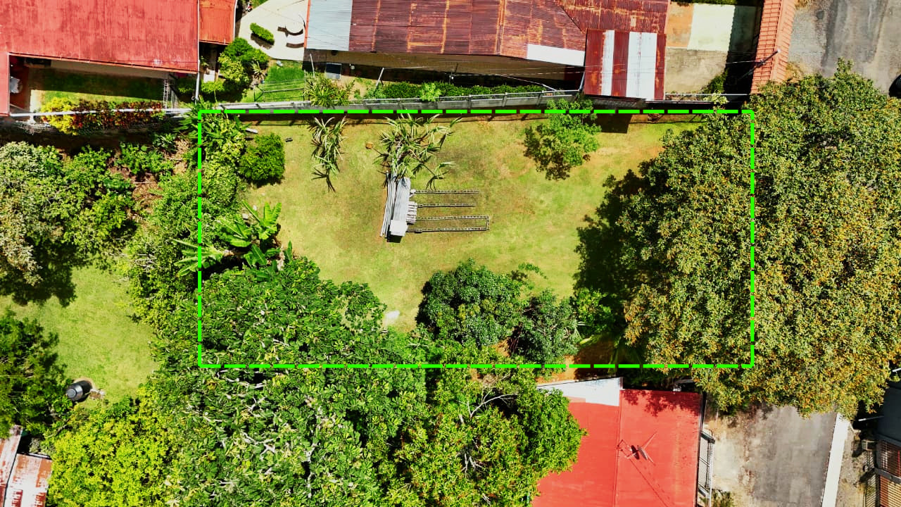 LOT IN LOURDES NEIGHBORHOOD WITH FLAT TOPOGRAPHY