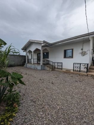 Jolie Villa Bon Standing 4Cham à louer à Odza