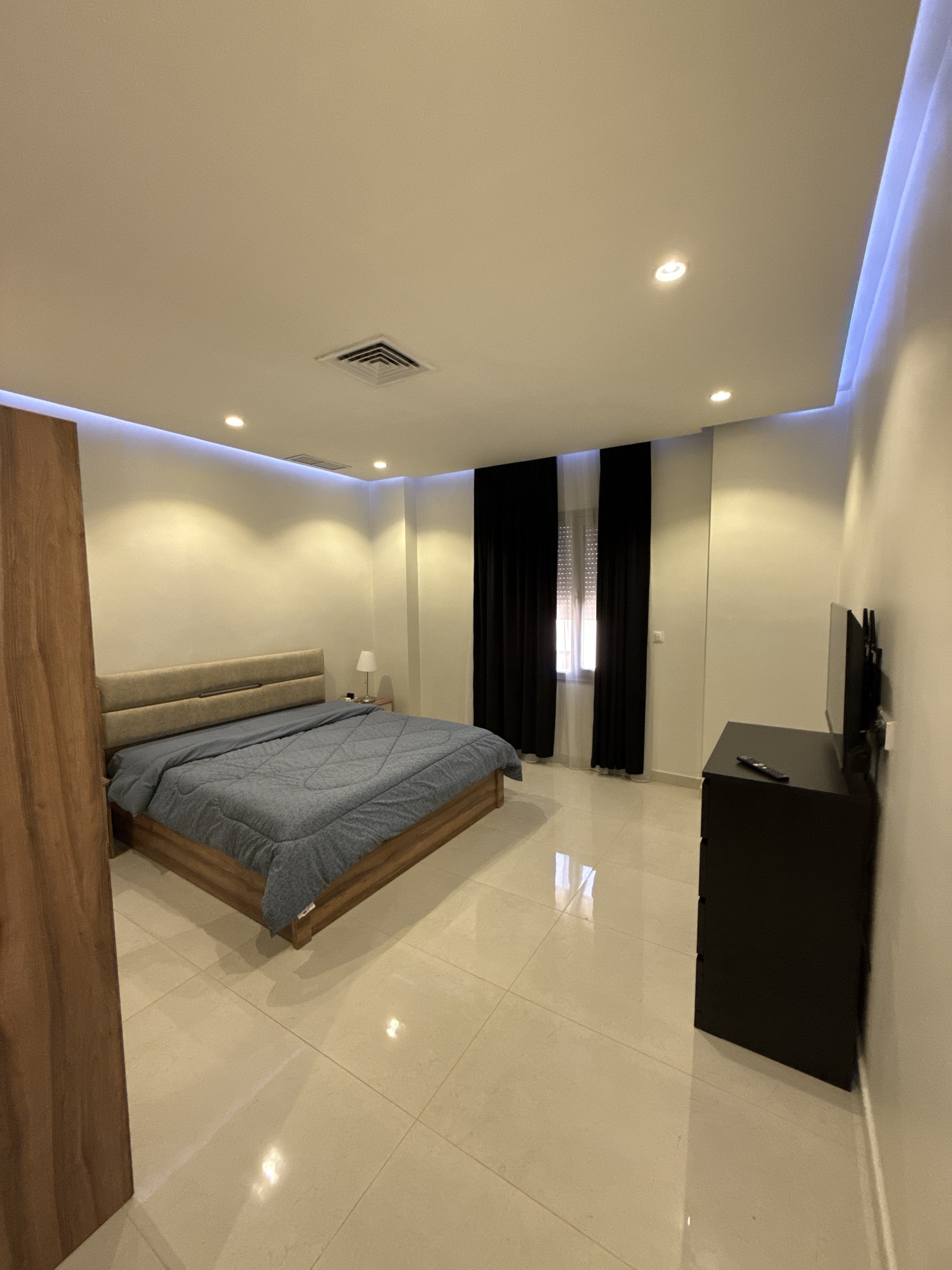 Amplio apartamento de 3 habitaciones completamente amueblado en Abu Fatira.