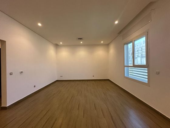 500 Meter Ground Villa Floor with Garden in Finatees. 