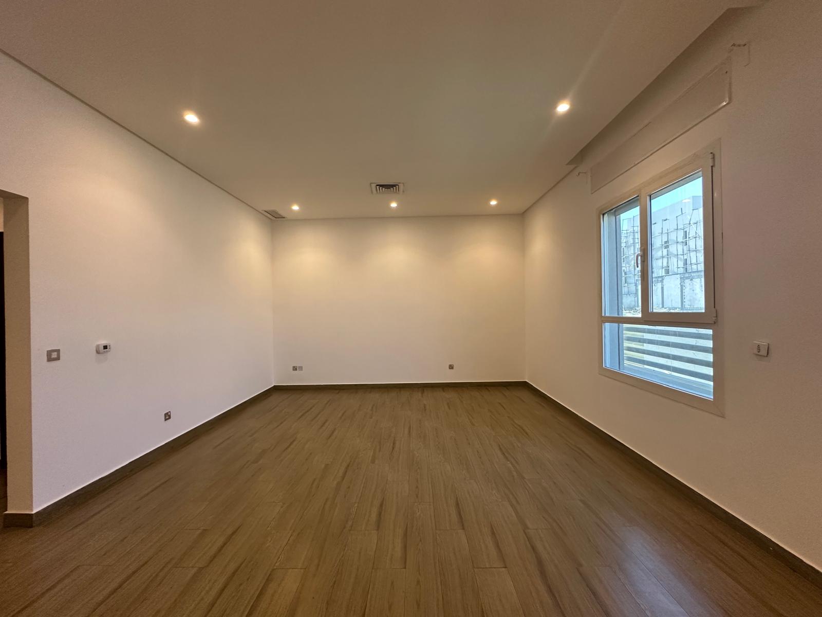 500 Meter Ground Villa Floor with Garden in Finatees.