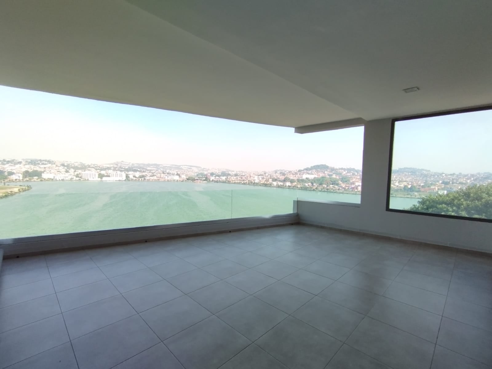 IVANDRY - AMPLIO APARTAMENTO DE 6 HABITACIONES CON VENTANAL - REF: 2026-IVA0105