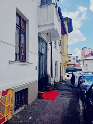200 euro a settimana. Camera doppia con bagno.