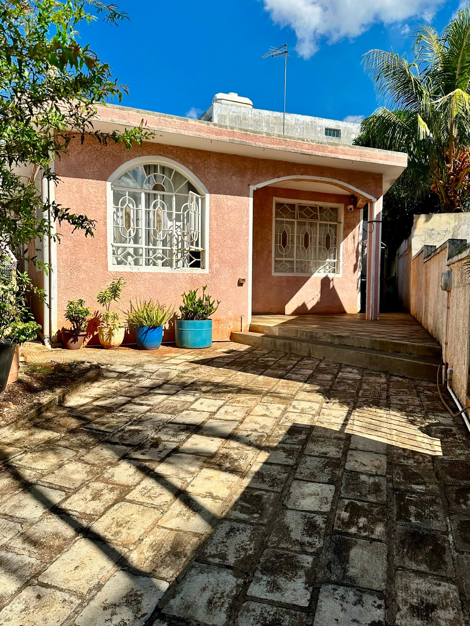 MAISON CHALEUREUSE À LOUER À TERRE ROUGE - CADRE PAISIBLE AVEC UN ACCÈS FACILE À PORT-LOUIS