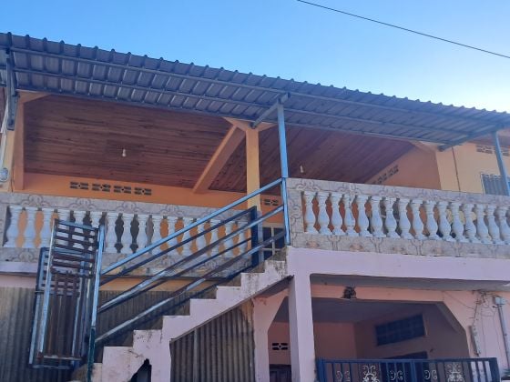 LOUE T5 A 5 MIN DU COLLEGE DE M'TSANGAMOUJI