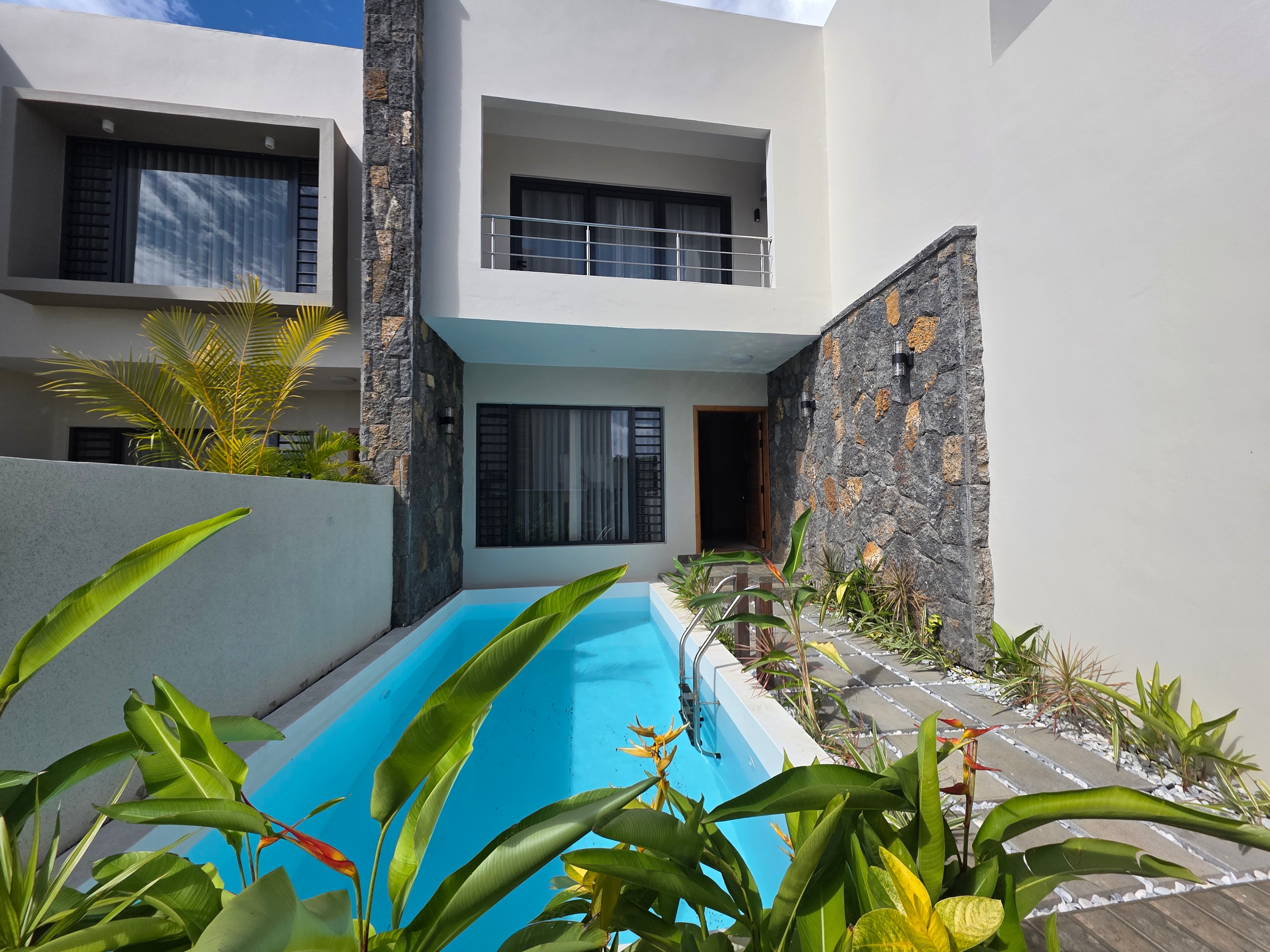 LUXUEUX DUPLEX INDIVIDUEL MODERNE À LOUER À PEREYBERE – DESIGN ÉLÉGANT ET CONFORT HAUT DE GAMME