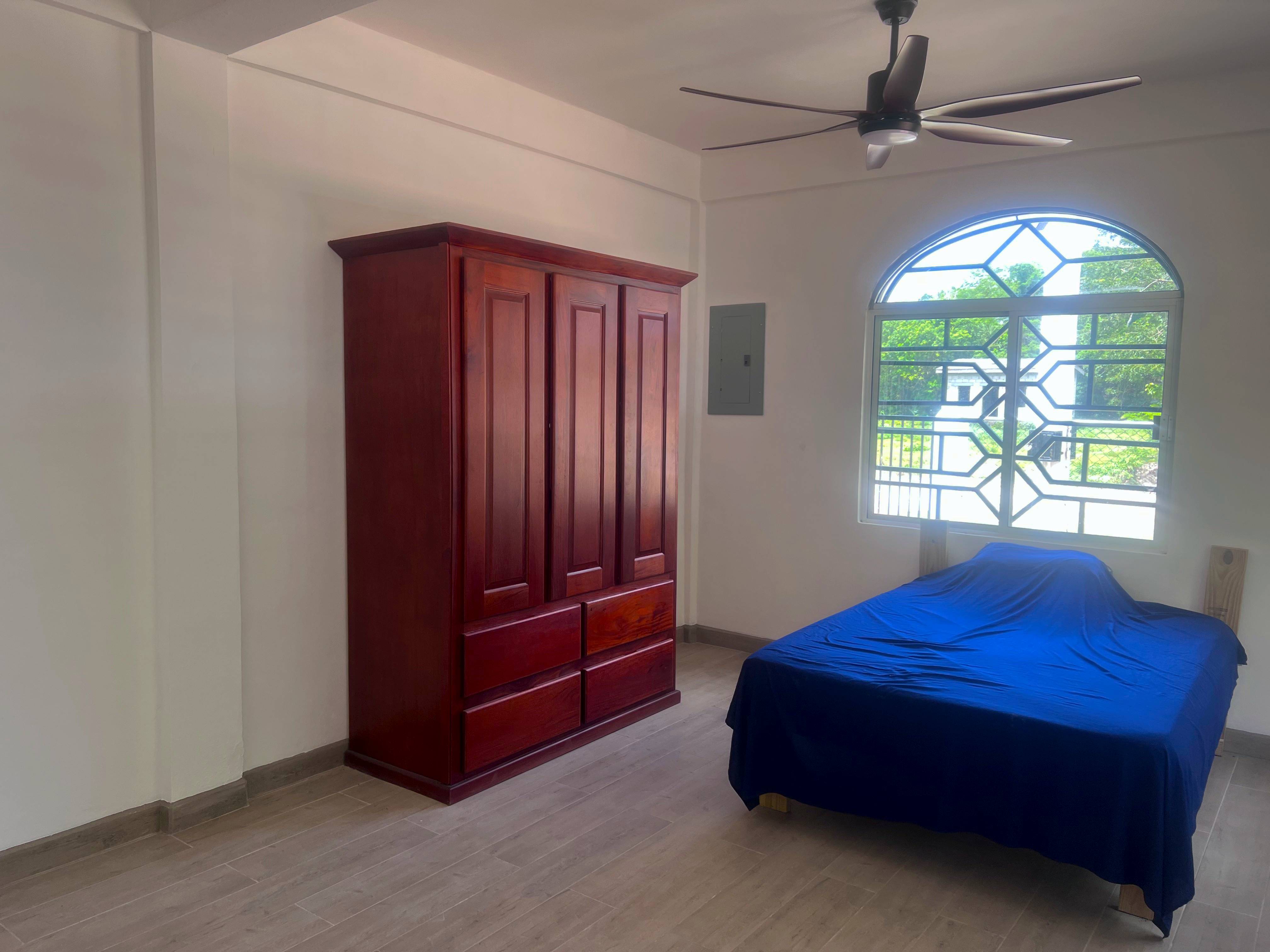 Casa affacciata sul canale con terrazza sul tetto e vista sulla laguna | San Pedrito, Ambergris Caye, Belize
