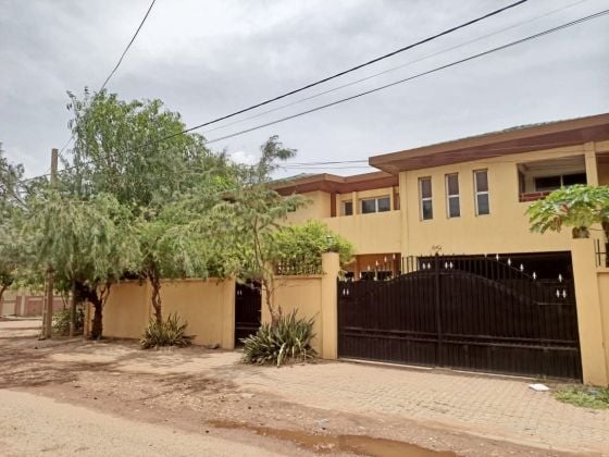 belle villa duplex de 05 pièces + piscine Ouaga 2000 Zone A
