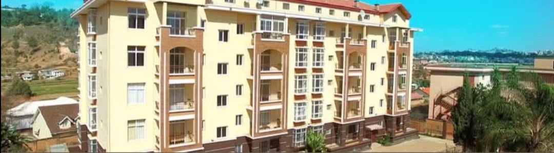 À VENDRE APPARTEMENT T3 MEUBLÉ À AMBATOBE - ANTANANARIVO (101)