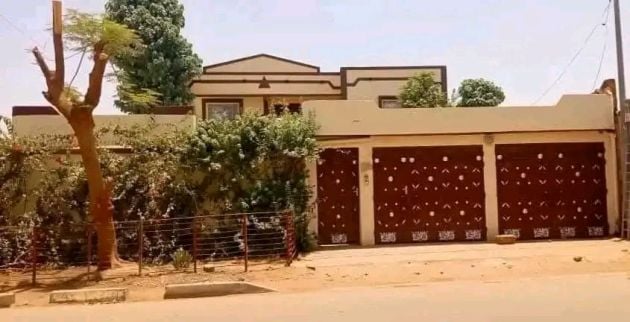 Duplex Wemtenga face goudron