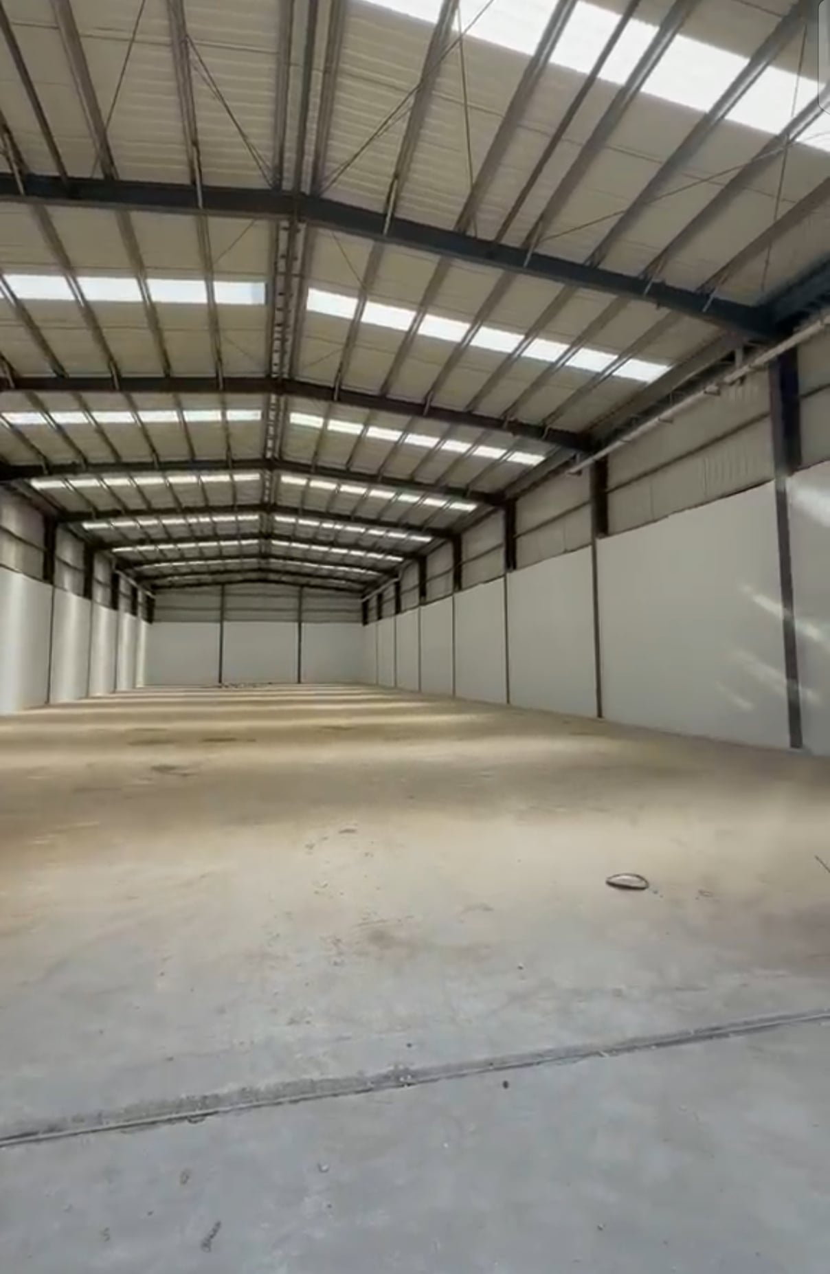  Entrepôt 1 000 m² à Port bouët ancien abattoir à louer avec une grande cour mixte 