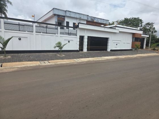 Grande villa duplex avec dépendances à Bouaké ...