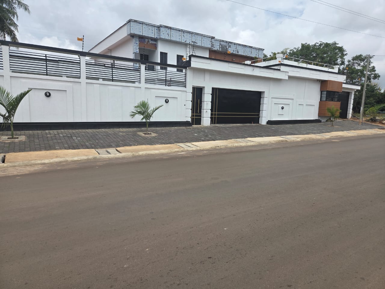 Grande villa duplex avec dépendances à Bouaké (Gonfréville Habitat)