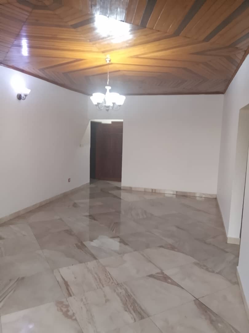 BEL APPARTEMENT DE DEUX CHAMBRES À LOUER À MAKEPE